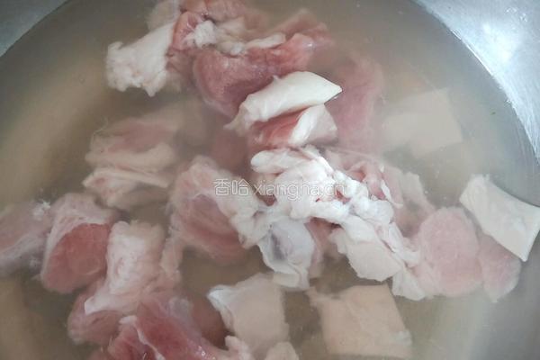 牛肉炖土豆的做法图解1