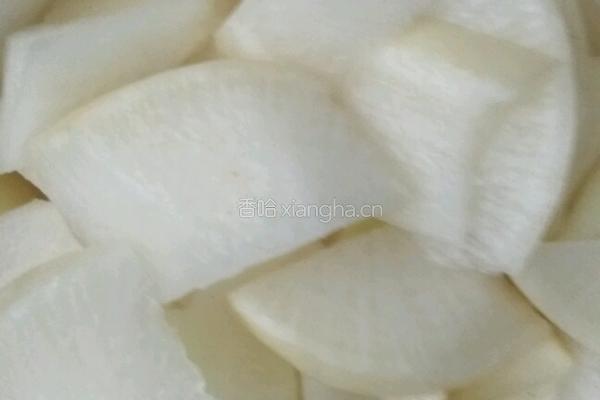 豆瓣酱烧萝卜的做法图解2