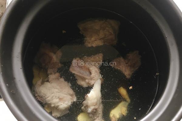 玉米排骨汤的做法图解4
