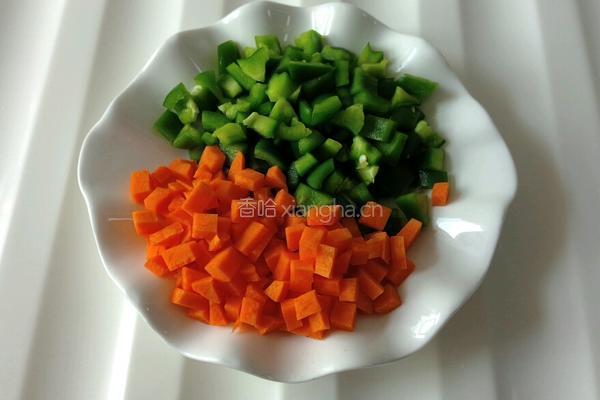 青椒炒鸡丁的做法图解2