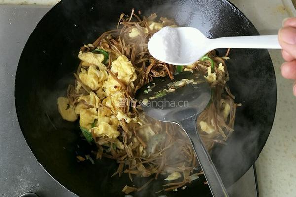 黄花菜（干）炒鸡蛋的做法图解6