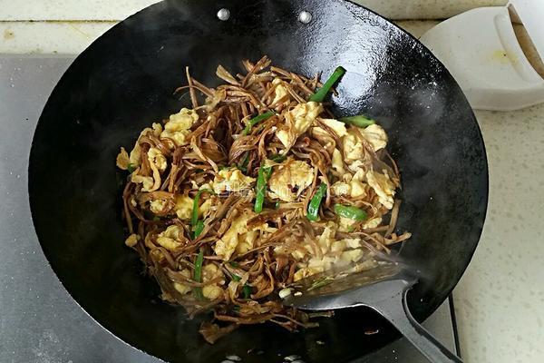 黄花菜（干）炒鸡蛋的做法图解8