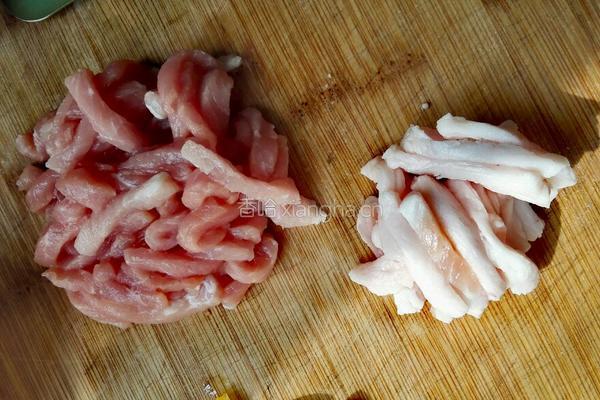 黄豆芽炒肉丝的做法图解3