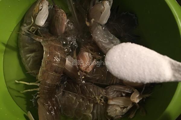 白灼皮皮虾的做法图解1