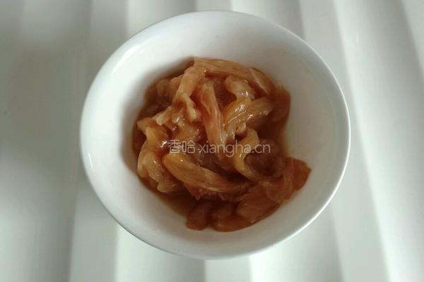 苹果炒鸡肉丝的做法图解4