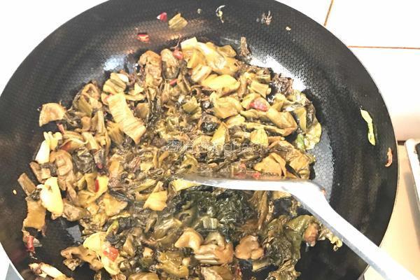 酸菜草鱼鲶鱼的做法图解3