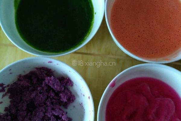 彩色蔬菜汁饺子的做法图解1