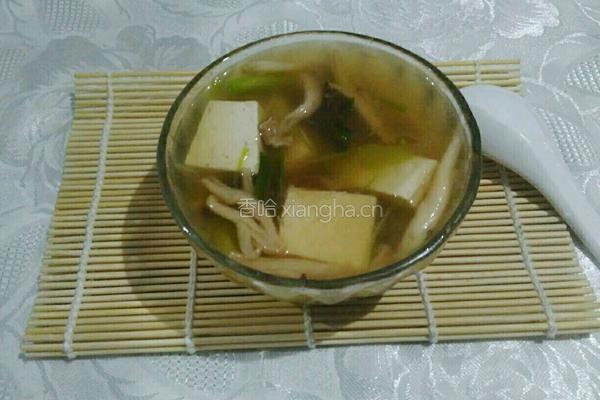 蟹味菇豆腐汤