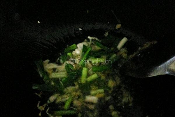 蒜苗炒猪肉的做法图解3