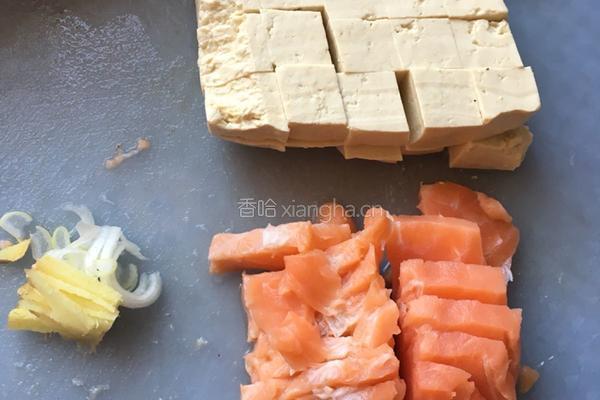 三纹鱼豆腐汤的做法图解1