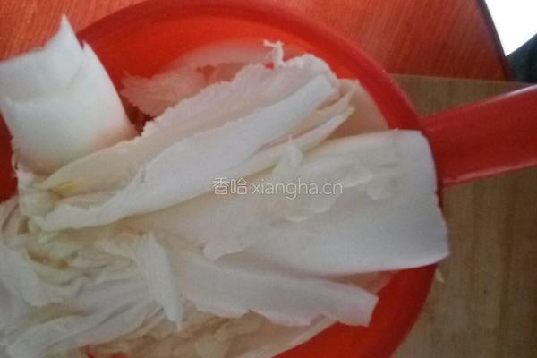 干豆腐白菜炖肉的做法图解2