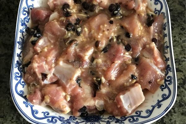 竹筒蒸排骨的做法图解4