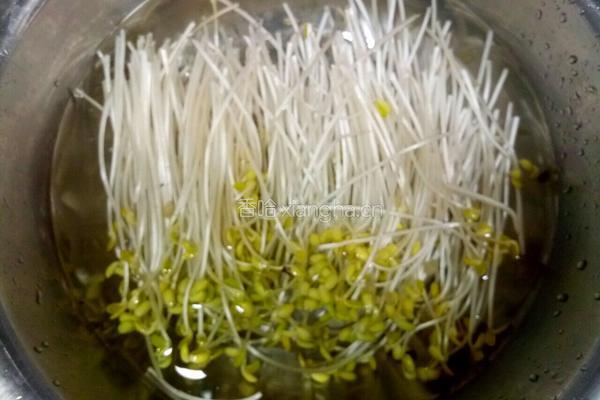 菠菜炒黄豆芽的做法图解2