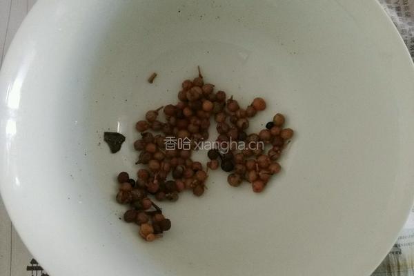 猪肉西葫芦水饺的做法图解3