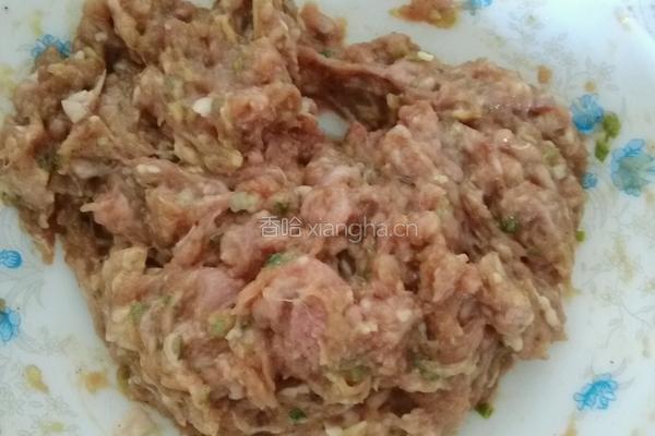 猪肉西葫芦水饺的做法图解4