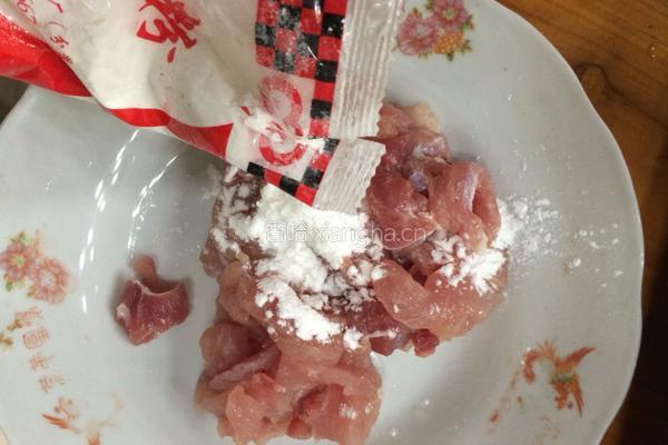 西蓝花炒肉丝的做法图解1