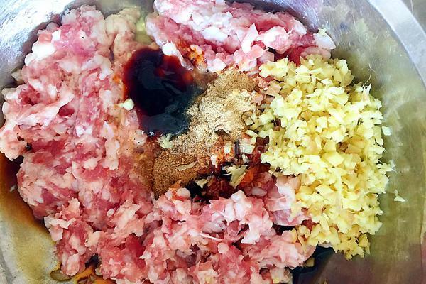 花边饺子（猪肉韭菜馅）的做法图解3
