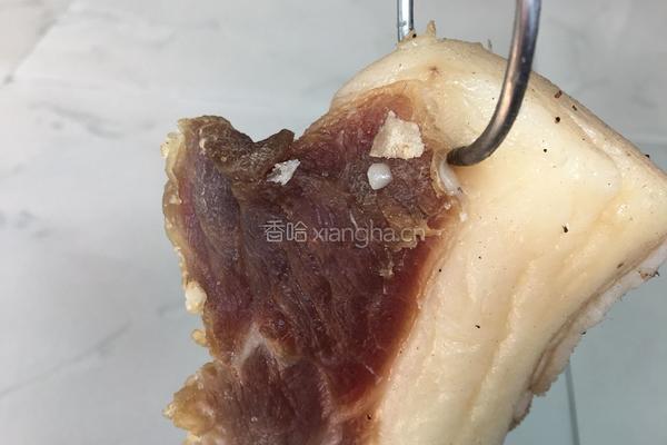 青椒蒜苗炒腊肉的做法图解1