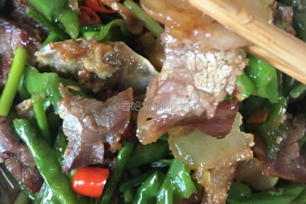 青椒蒜苗炒腊肉的做法图解5