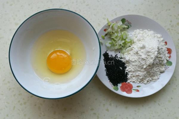 芝麻鸡蛋饼的做法图解1