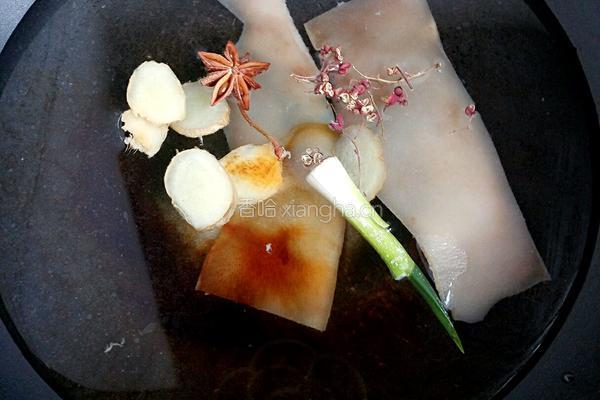 黄豆芽炒肉皮的做法图解4