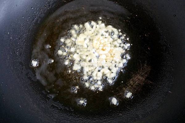 黄豆芽炒肉皮的做法图解8