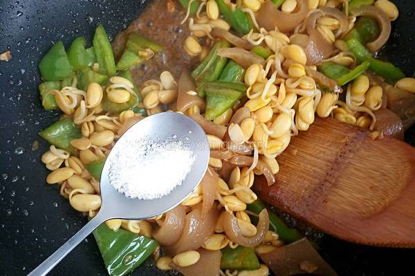 黄豆芽炒肉皮的做法图解12