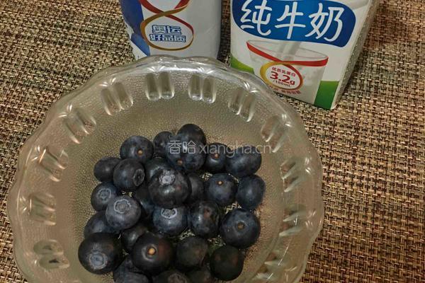 蓝莓奶昔的做法图解1