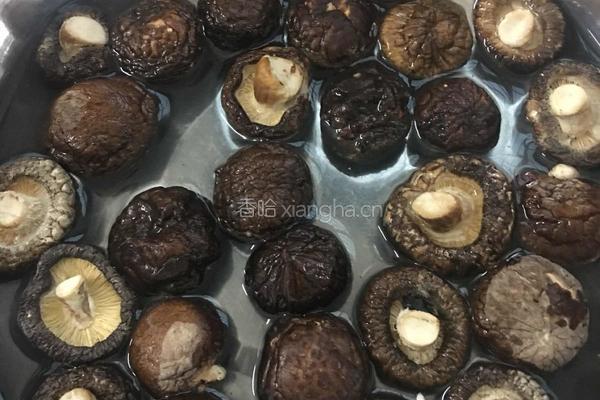 冬菇炖鸡的做法图解2