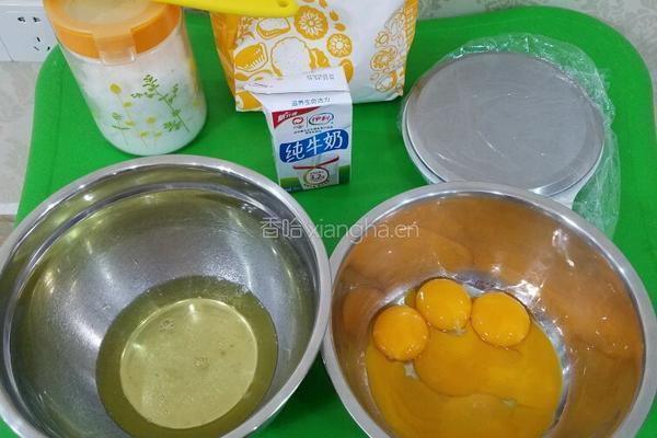 电饭煲蒸蛋糕的做法图解1
