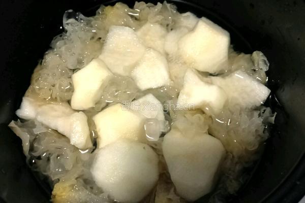 冰糖银耳雪梨的做法图解6