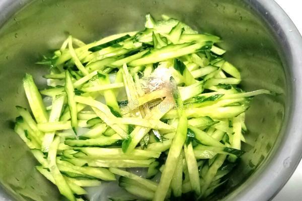 黄瓜拌拉皮的做法图解5