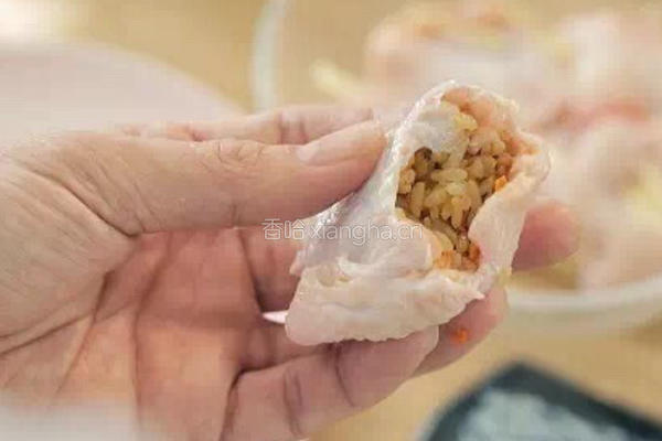 鸡翅包饭配秋葵的做法图解5