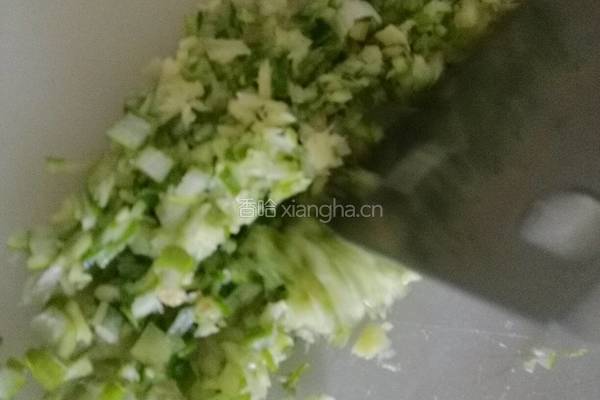 猪肉西葫芦饺子馅的做法图解3