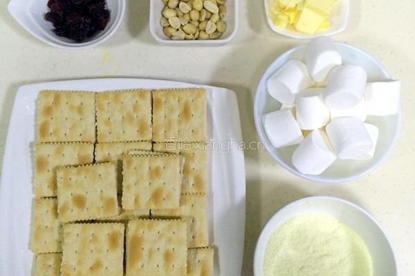 牛轧糖夹心苏打饼干的做法图解1