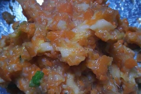 胡萝卜肉馅包子的做法图解1