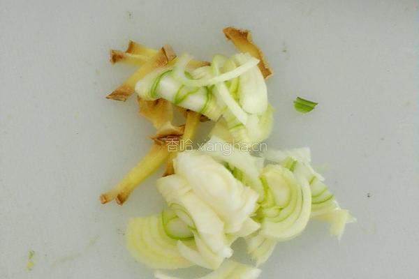 芹菜炒鸡蛋的做法图解3