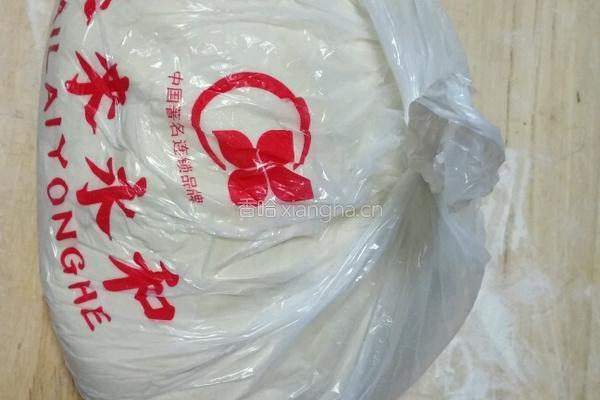 炸油条的做法图解1