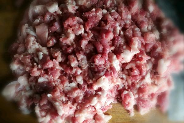 猪肉芹菜水饺的做法图解1