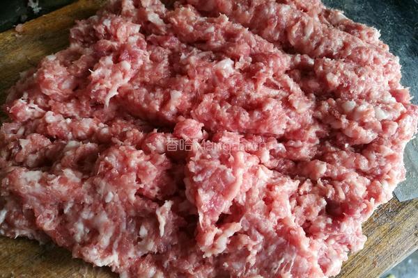 猪肉芹菜水饺的做法图解2