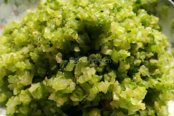 猪肉芹菜水饺的做法图解3