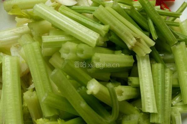 芹菜香干的做法图解2