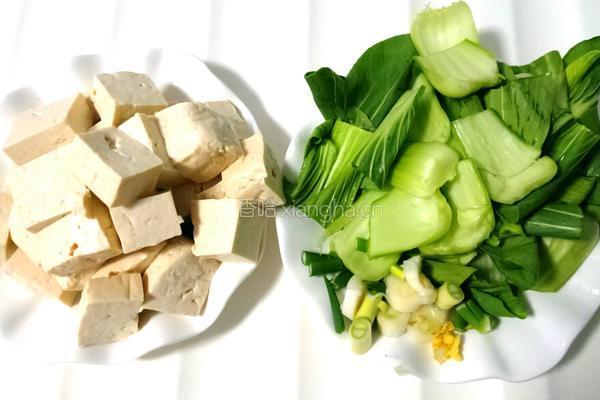 油菜豆腐炒肉的做法图解2