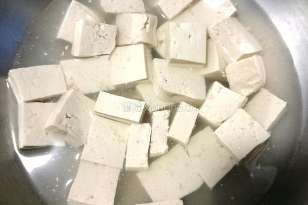 油菜豆腐炒肉的做法图解3