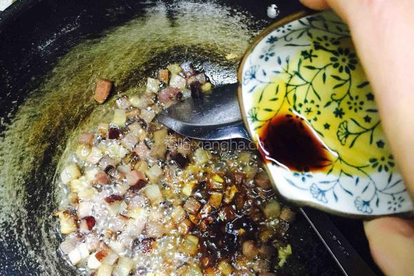 豌豆焖腊肉的做法图解3