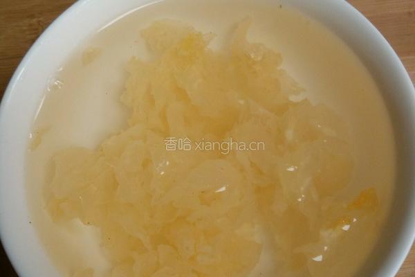 银耳红枣鹌鹑蛋羹的做法图解2