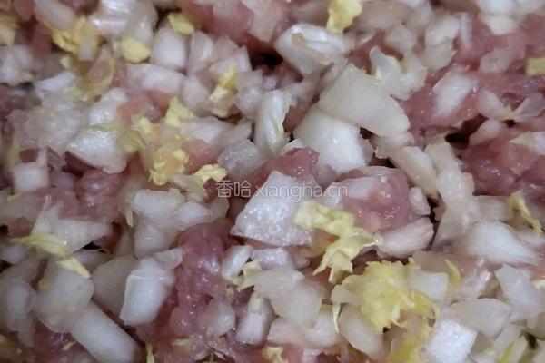 猪肉白菜水饺子的做法图解3