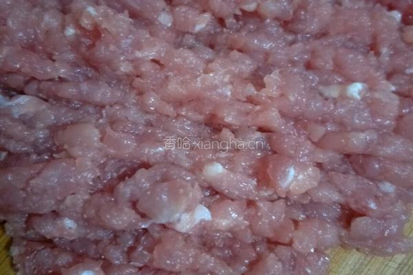 猪肉白菜水饺子的做法图解2
