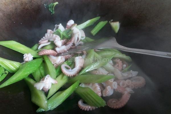 西芹炒章鱼的做法图解5