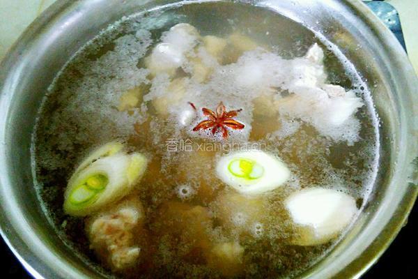 黄芪羊肉胡萝卜汤的做法图解6